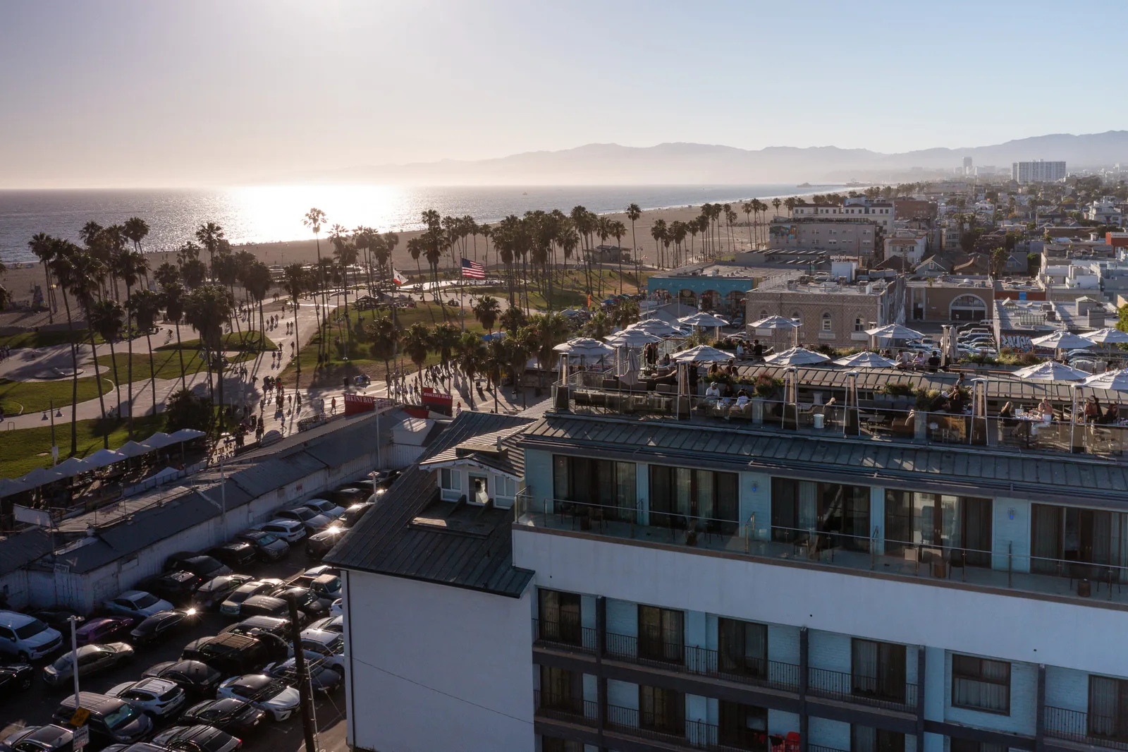 Venice V Hotel on the boardwalk in Venice, California with ocean views