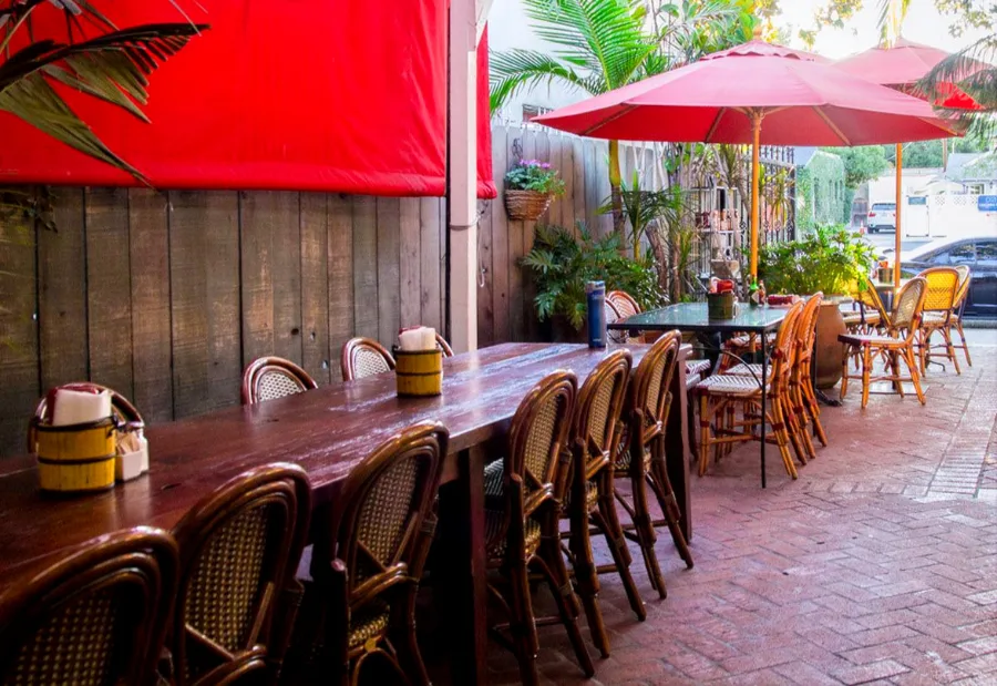 Aroma Coffee & Tea seating area, Studio City