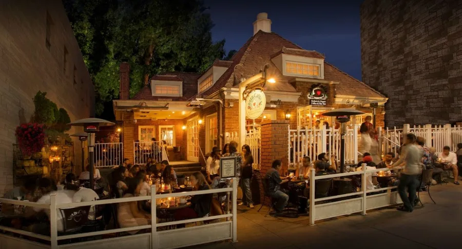 Urth Caffé patio seating in Beverly Hills