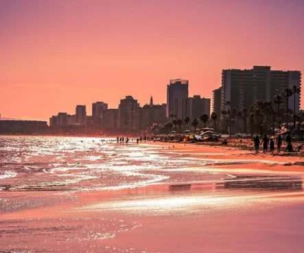 Wide sandy shoreline at Alamitos Beach in Long Beach