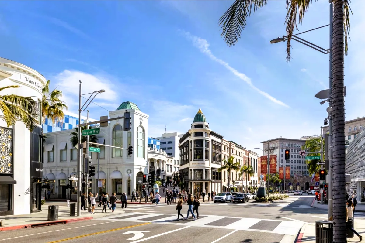 Shoppers crossing Rodeo Drive in Beverly Hills