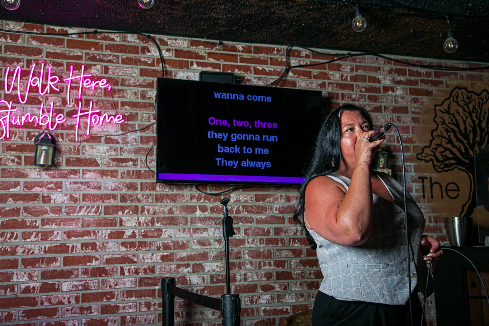 The Oaks Tavern craft-beer and karaoke bar, Sherman Oaks