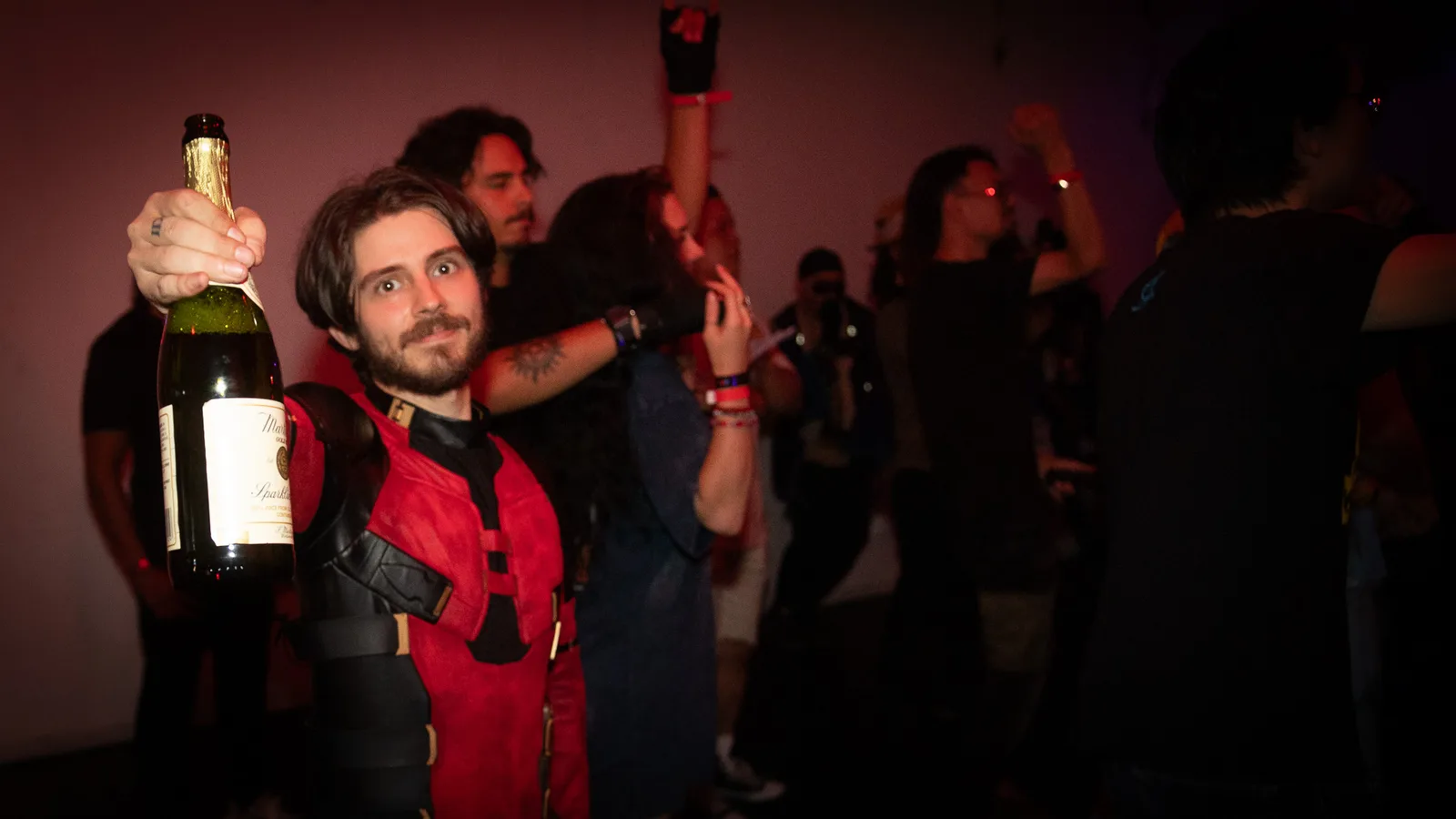Alex "AP" Pefanis breaks out the Martinelli's Cider to celebrate Comic Con.