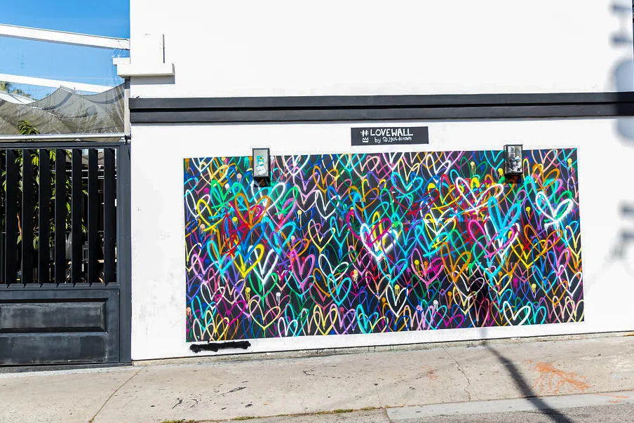 Boutiques and cafes lining Abbot Kinney Boulevard in Venice