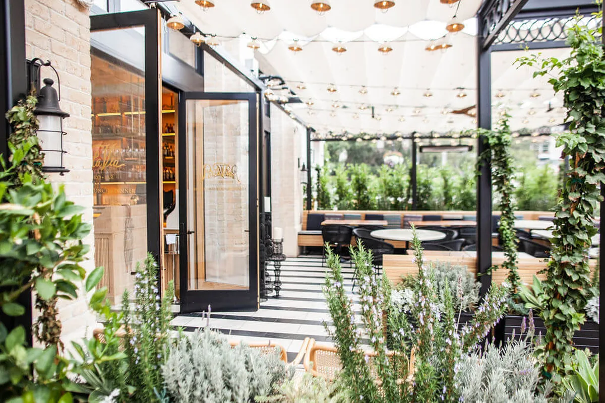 The patio at Porta Via in Palisades Village
