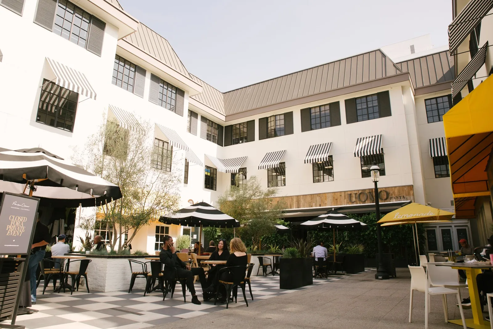 The courtyard at Pasadena Commons on South Lake Avenue, with outdoor cafe seating.