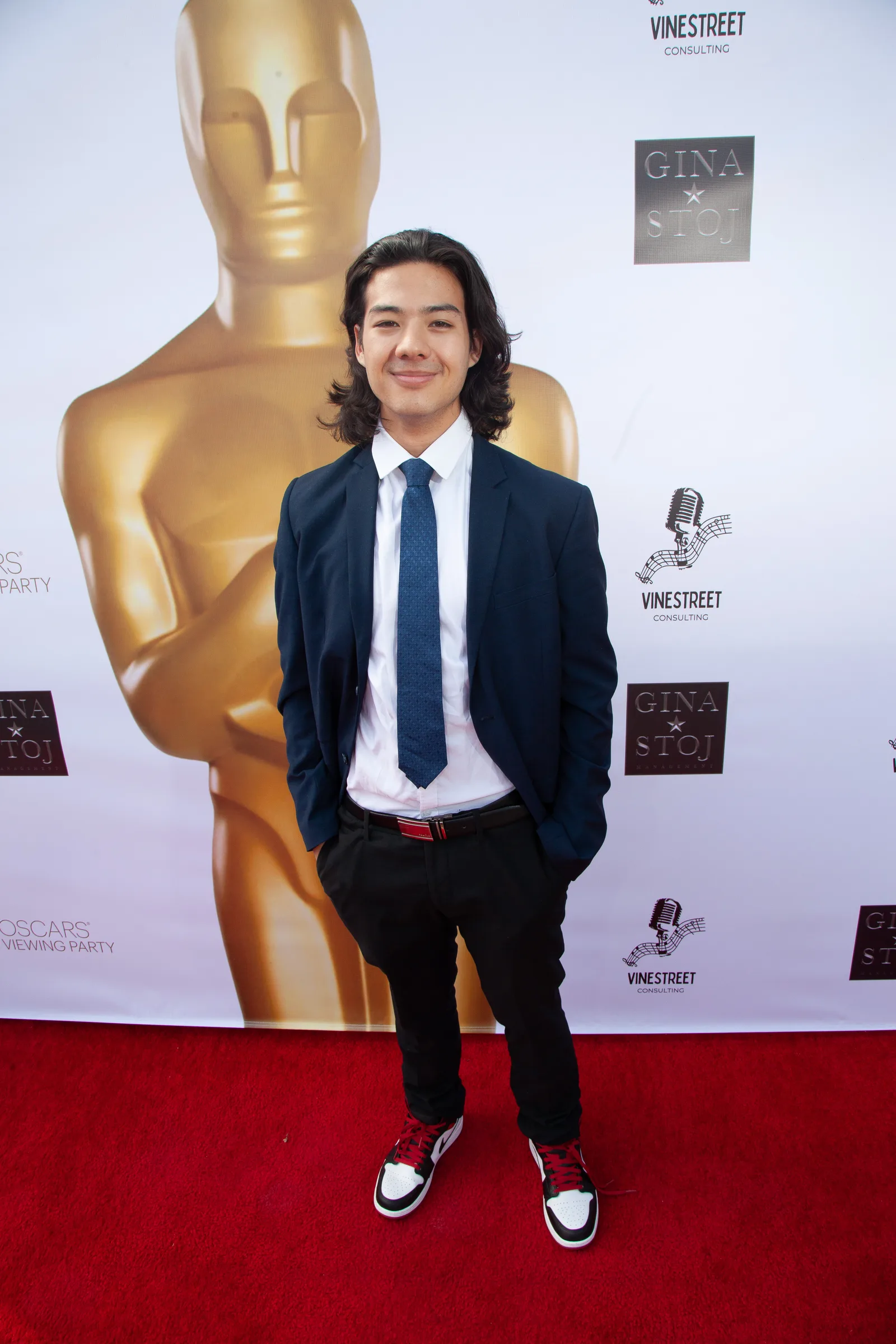 Trent Foo in a suit at the Oscar's Red Carpet party.