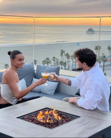 Offshore 9 Rooftop Lounge, 9th-floor ocean view lounge in Huntington Beach