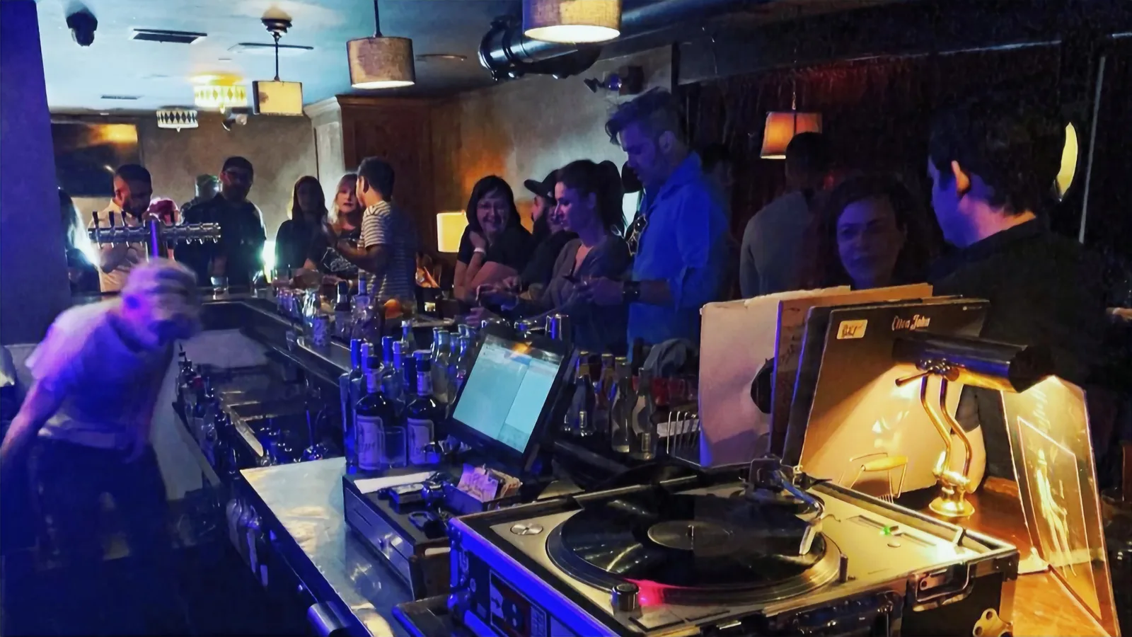 Sunset & Vinyl hidden cocktail bar above 800 Degrees Pizza in Hollywood with record player decor