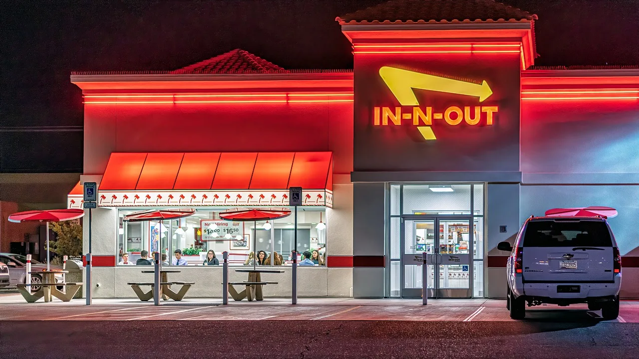 An In-N-Out Burger location in Los Angeles at night.
