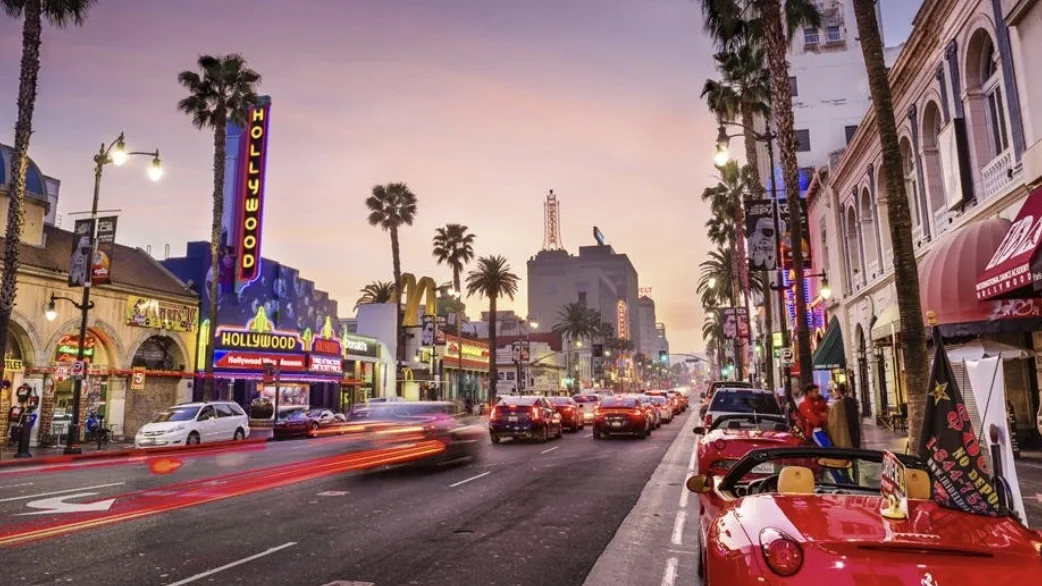 Star Track open-air tour through Hollywood