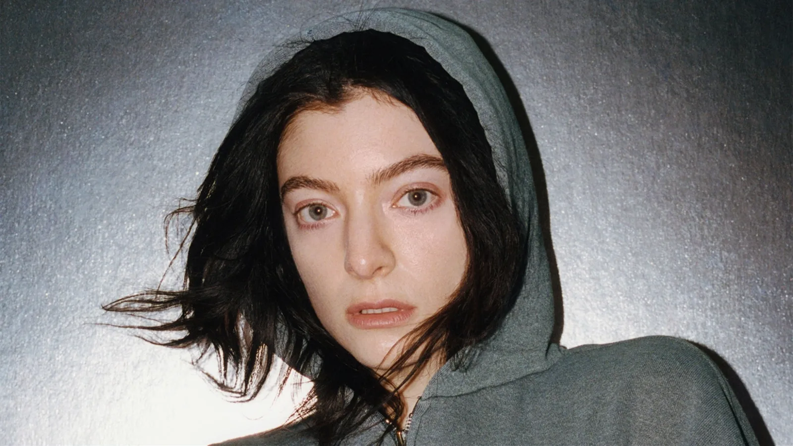 Lorde live arena concert at Kia Forum (3900 W Manchester Blvd., Inglewood, CA 90305) known for her atmospheric, emotionally driven pop and poetic songwriting.