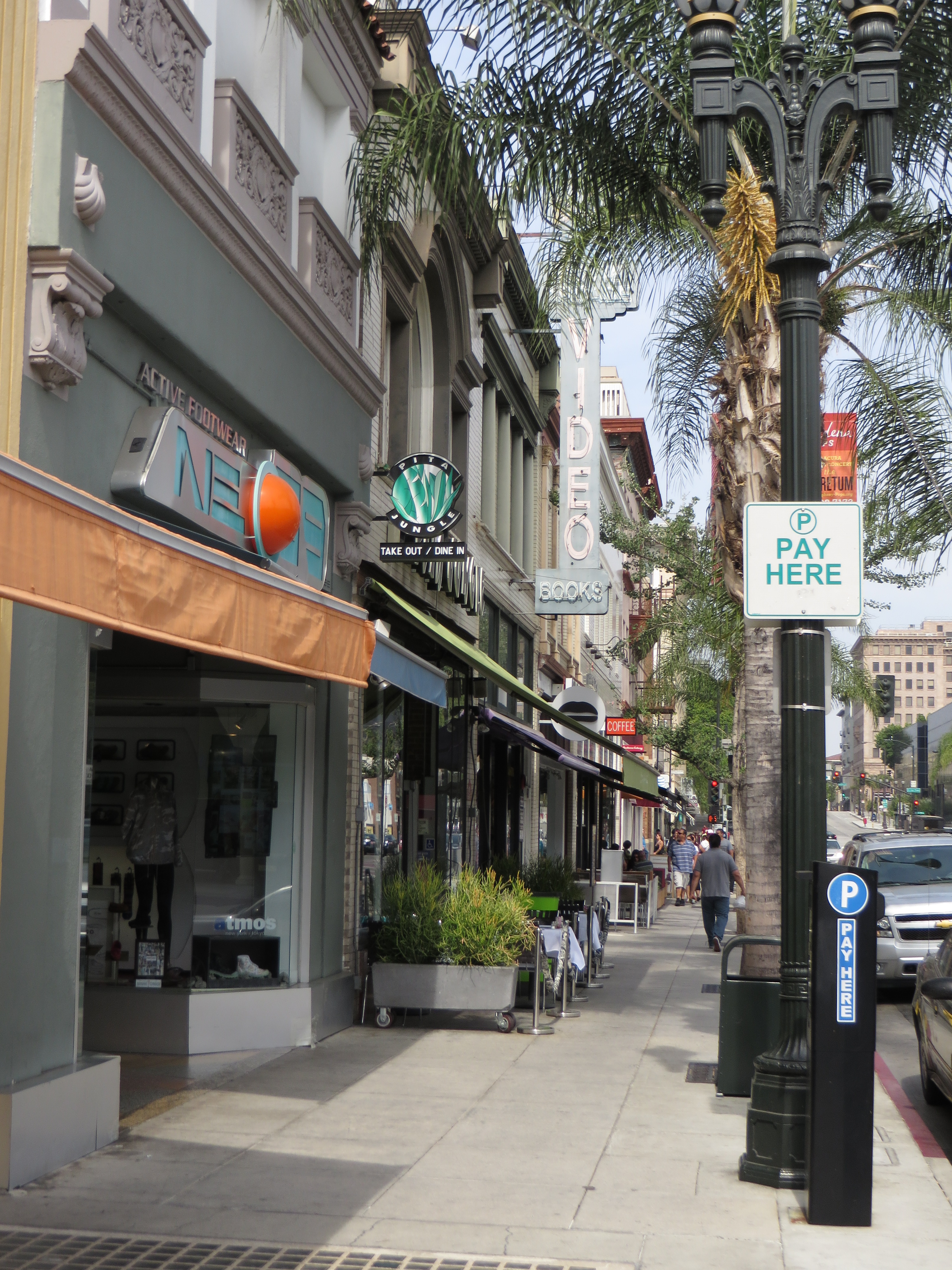 Colorado Boulevard in Old Pasadena, the strip for a New Year's Eve bar crawl
